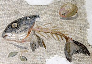 Détail d'une mosaïque présentant un sol non nettoyé dans une maison d'Aquileia